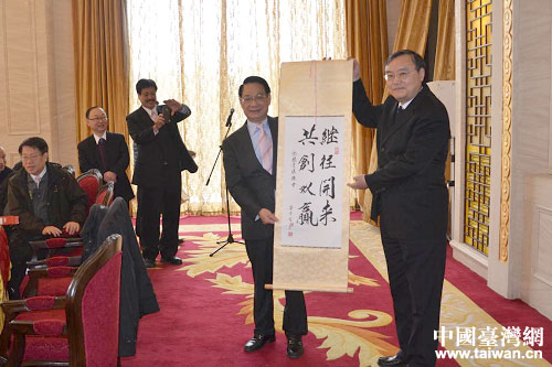 江西省委常委、省委秘書長龔建華會(huì)見臺(tái)灣青溪總會(huì)江西參訪團(tuán)一行 江西省委常委、省委秘書長龔建華會(huì)見臺(tái)灣青溪總會(huì)江西參訪團(tuán)一行