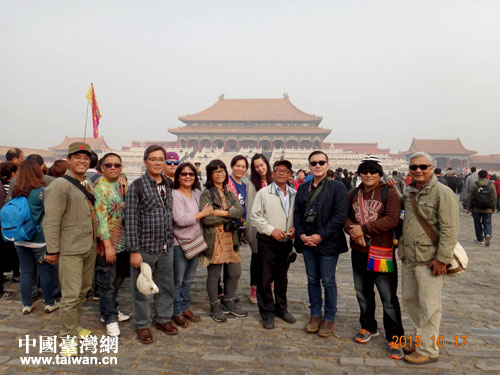 臺灣少數民族文創參訪團以故宮內太和殿為背景留影 臺灣少數民族文創參訪團以故宮內太和殿為背景留影