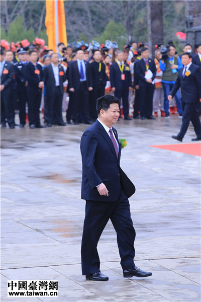 中央臺辦、國臺辦副主任龍明彪出席公祭黃帝典禮 中國臺灣網 劉瑩攝。 中央臺辦、國臺辦副主任龍明彪出席公祭黃帝典禮 中國臺灣網 劉瑩攝。