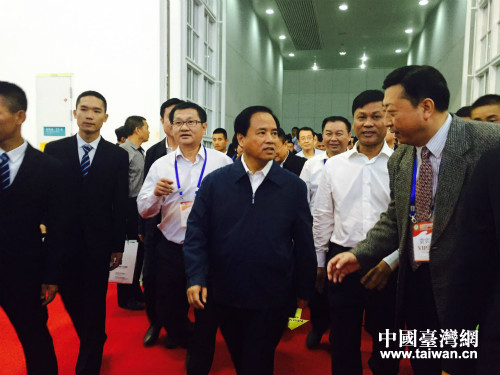 海南省省長劉賜貴參觀海南國際熱帶農產品冬季交易會“臺灣館” 海南省省長劉賜貴參觀海南國際熱帶農產品冬季交易會“臺灣館”