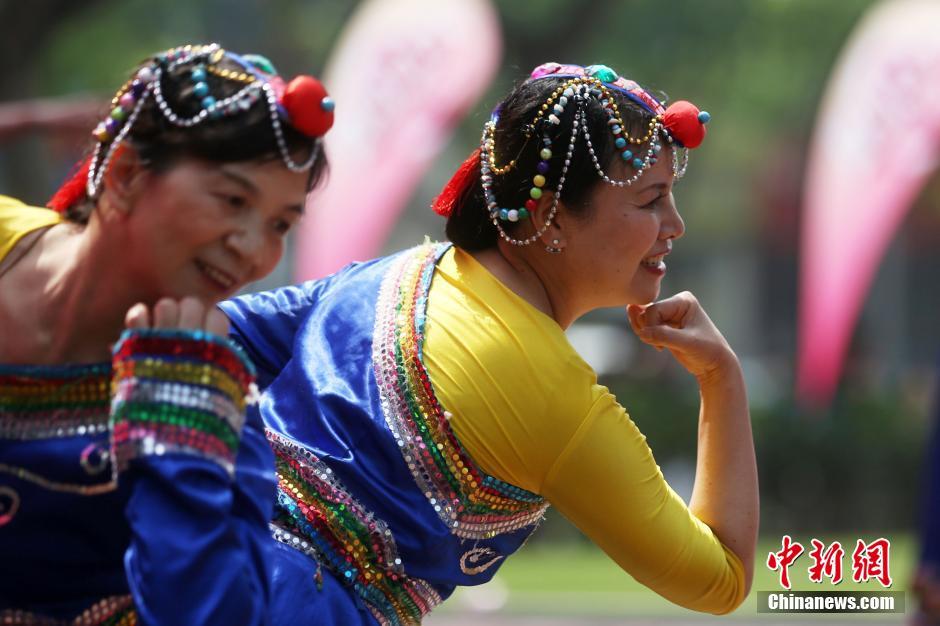 廣場(chǎng)舞大賽熱力啟動(dòng) 南京大媽“爭(zhēng)艷”海選 廣場(chǎng)舞大賽熱力啟動(dòng) 南京大媽“爭(zhēng)艷”海選