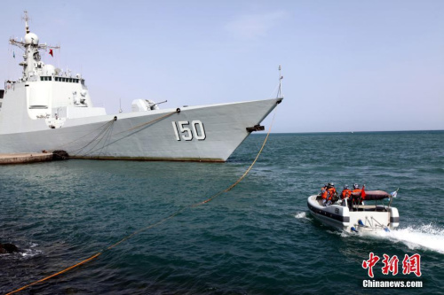 我東海艦隊旗艦出現(xiàn)在南海軍港