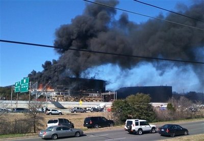 組圖:美國奧斯汀市稅務局大樓遭遇“迷你911”襲擊