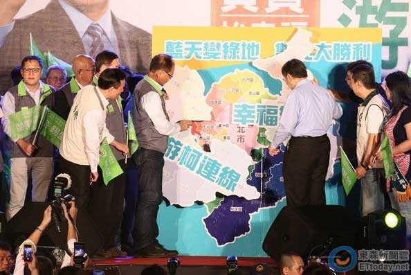 民進黨新北市長參選人游錫堃17日晚間與柯文哲同臺造勢 民進黨新北市長參選人游錫堃17日晚間與柯文哲同臺造勢