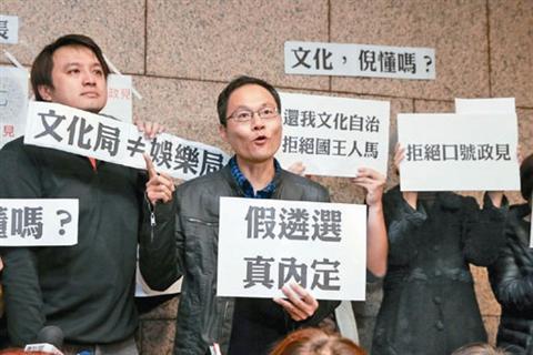 柯文哲“內(nèi)定”文化局長惹麻煩 文化界辭職表抗議(圖) 柯文哲“內(nèi)定”文化局長惹麻煩 文化界辭職表抗議(圖)