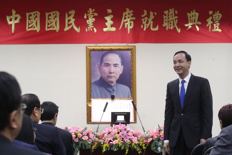 馬英九勉勵黨員做朱立倫后盾 吳敦義送20字祝福 馬英九勉勵黨員做朱立倫后盾 吳敦義送20字祝福