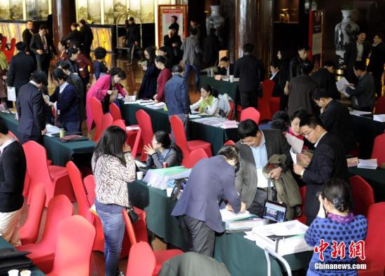 臺灣輿論關注兩會 聚焦青年交流等兩岸議題(圖) 臺灣輿論關注兩會 聚焦青年交流等兩岸議題(圖)