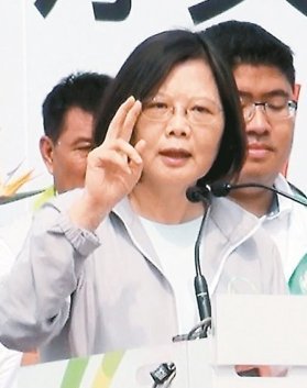 蔡英文回諷宋楚瑜:會開老飛機不一定會開新飛機。(圖/《聯(lián)合報》) 蔡英文回諷宋楚瑜:會開老飛機不一定會開新飛機。(圖/《聯(lián)合報》)