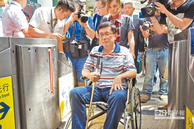 今年6月陳水扁現身左營高鐵站 今年6月陳水扁現身左營高鐵站