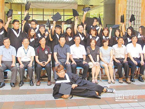 臺生教授出走大陸尋獲新天地 蔡當局執(zhí)政下的臺灣高教奄奄一息 臺生教授出走大陸尋獲新天地 蔡當局執(zhí)政下的臺灣高教奄奄一息