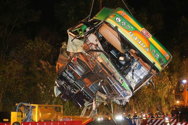 臺(tái)游覽車車禍現(xiàn)場(chǎng)如煉獄 警消:沒(méi)碰過(guò)這么慘的車禍 臺(tái)游覽車車禍現(xiàn)場(chǎng)如煉獄 警消:沒(méi)碰過(guò)這么慘的車禍