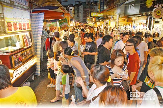 臺灣夜市是觀光客赴臺游熱門行程,走訪一趟,便可以吃遍最具特色小吃 臺灣夜市是觀光客赴臺游熱門行程,走訪一趟,便可以吃遍最具特色小吃