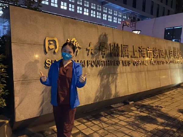 推遲婚禮后,她走進(jìn)新冠感染病房……