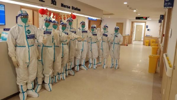 推遲婚禮后,她走進(jìn)新冠感染病房……