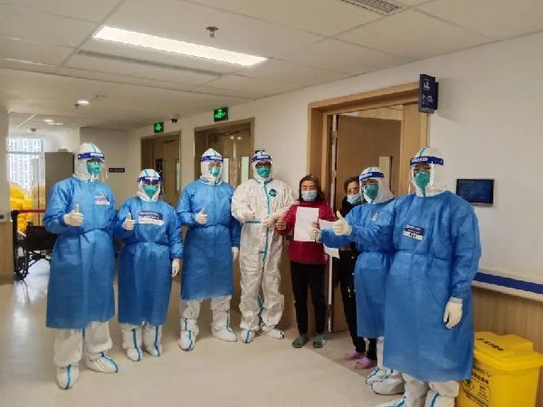 推遲婚禮后,她走進(jìn)新冠感染病房……