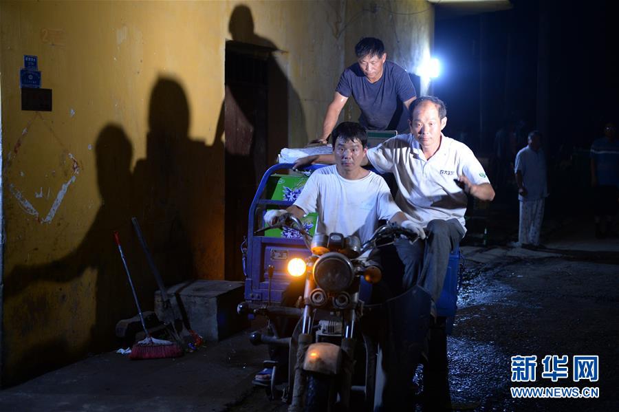 (在習(xí)近平新時代中國特色社會主義思想指引下——新時代新作為新篇章·習(xí)近平總書記關(guān)切事·圖文互動)(13)一切為了人民——寫在全國防汛救災(zāi)取得階段性重大勝利之時