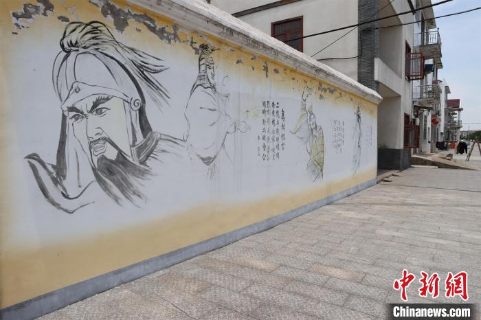 圖為烏林鎮(zhèn)三國元素墻繪 張暢 攝