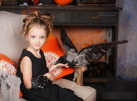 ˊʘӍ _˹}ͯģ(Angelina Kurkina)lһM,ƬСͰ׃,·`䷲g