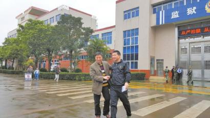 2��1�����磬ꐝM�����߳��O(ji��n)�z���T��������R�_��ȥ��ס�����֡�