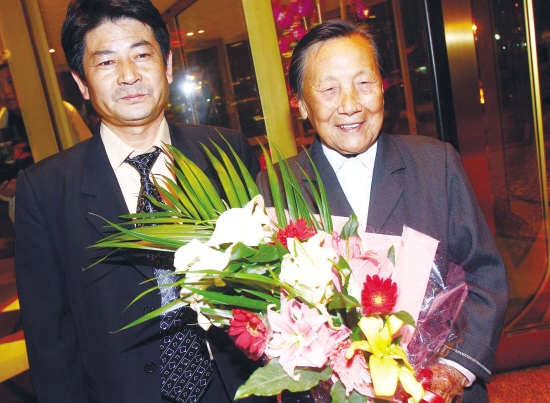 夏淑琴連夜趕回南京?靾(bào)記者 顧煒 攝