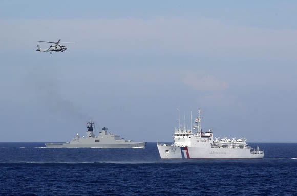 資料圖:臺灣軍艦戰機在臺菲重疊海域高調進行威懾軍演。
