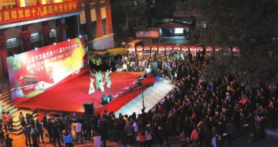 活動持續(xù)一周 今晚可看臺灣布袋戲(圖) 活動持續(xù)一周 今晚可看臺灣布袋戲(圖)