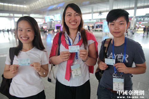 “2015海外臺灣留學生長三角研習營”離開南京時營員在南京南站合影留念。 “2015海外臺灣留學生長三角研習營”離開南京時營員在南京南站合影留念。