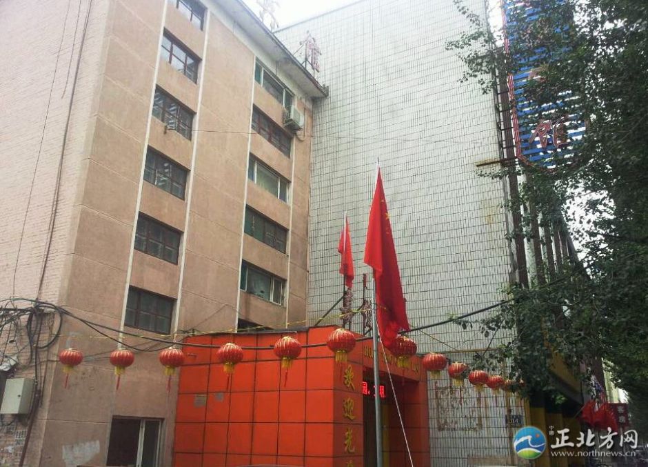 呼和浩特眾商家掛國旗迎國慶 呼和浩特眾商家掛國旗迎國慶