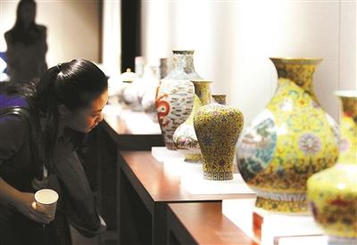 中國元素擺件亮相APEC會場 景泰藍研發出環保材質 中國元素擺件亮相APEC會場 景泰藍研發出環保材質