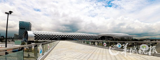 深圳灣體育中心“春繭”